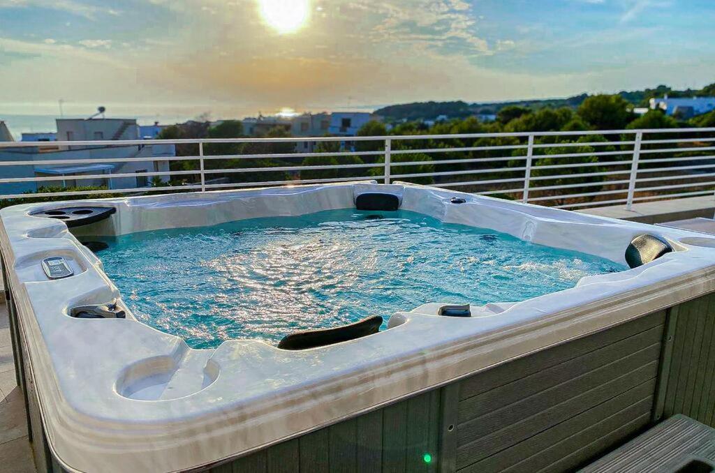 Jacuzzi Holiday Homes By Lovesud Santa Maria di Leuca Bagian luar foto